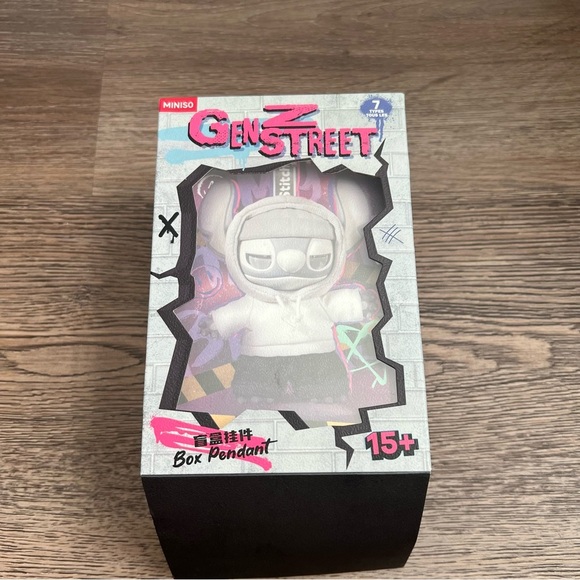 MINISO X Disney: Stitch Gen Z Street Style Series Collectible Figurine Aloha - Picture 5 of 10